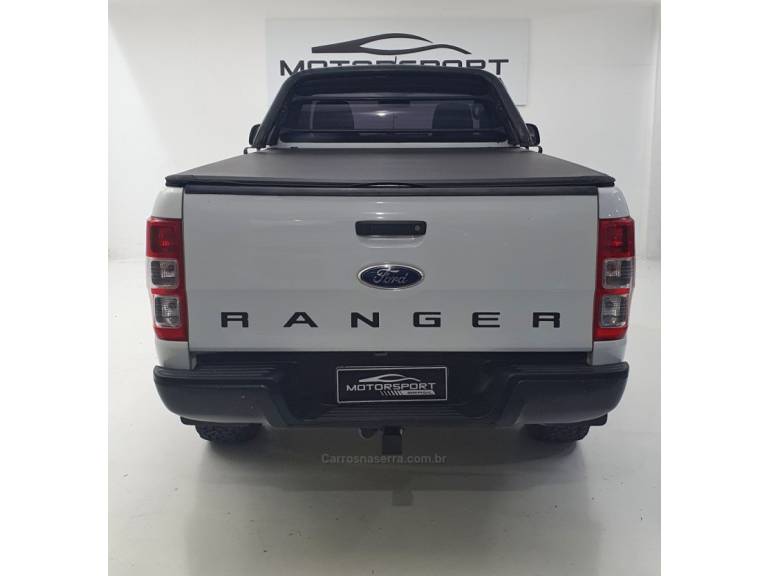 FORD - RANGER - 2014/2015 - Branca - R$ 92.000,00
