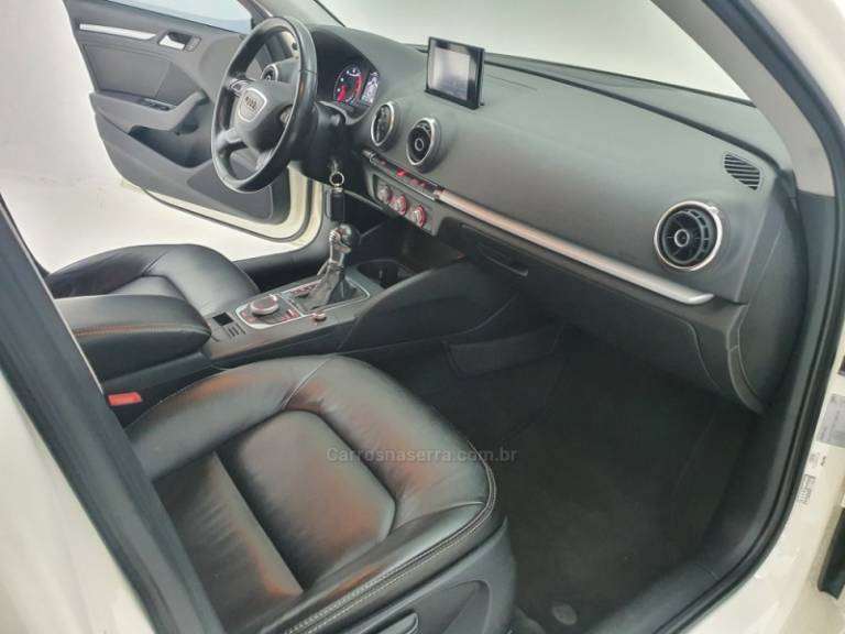 AUDI - A3 - 2015/2015 - Branca - R$ 79.900,00