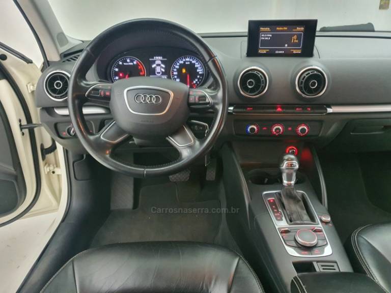 AUDI - A3 - 2015/2015 - Branca - R$ 79.900,00