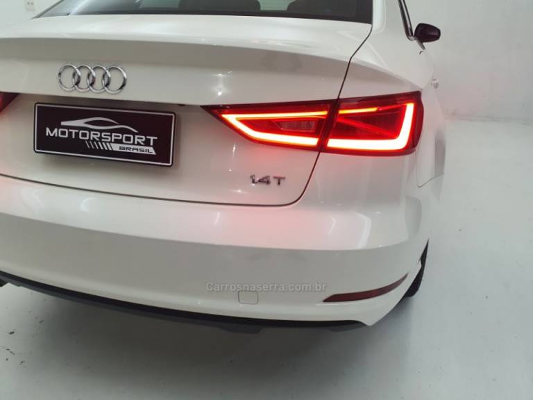 AUDI - A3 - 2015/2015 - Branca - R$ 79.900,00