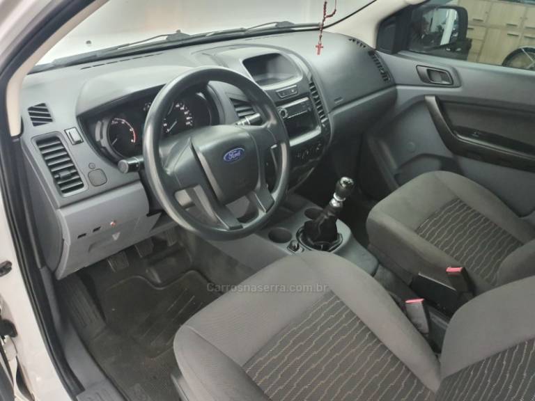 FORD - RANGER - 2014/2015 - Branca - R$ 92.000,00