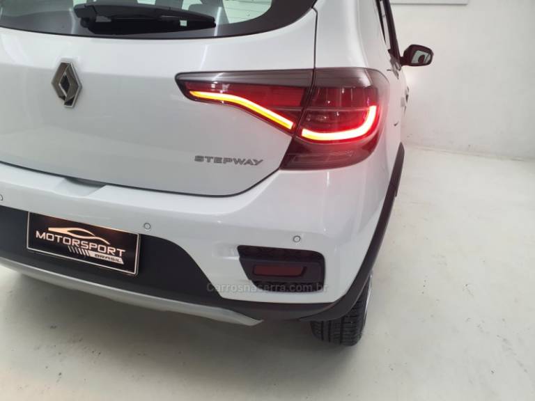 RENAULT - SANDERO - 2024/2025 - Branca - Sob Consulta