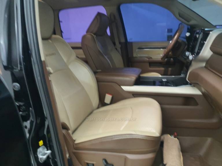DODGE - RAM - 2021/2022 - Preta - Sob Consulta