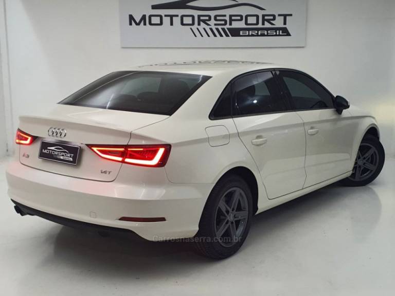 AUDI - A3 - 2015/2015 - Branca - R$ 79.900,00